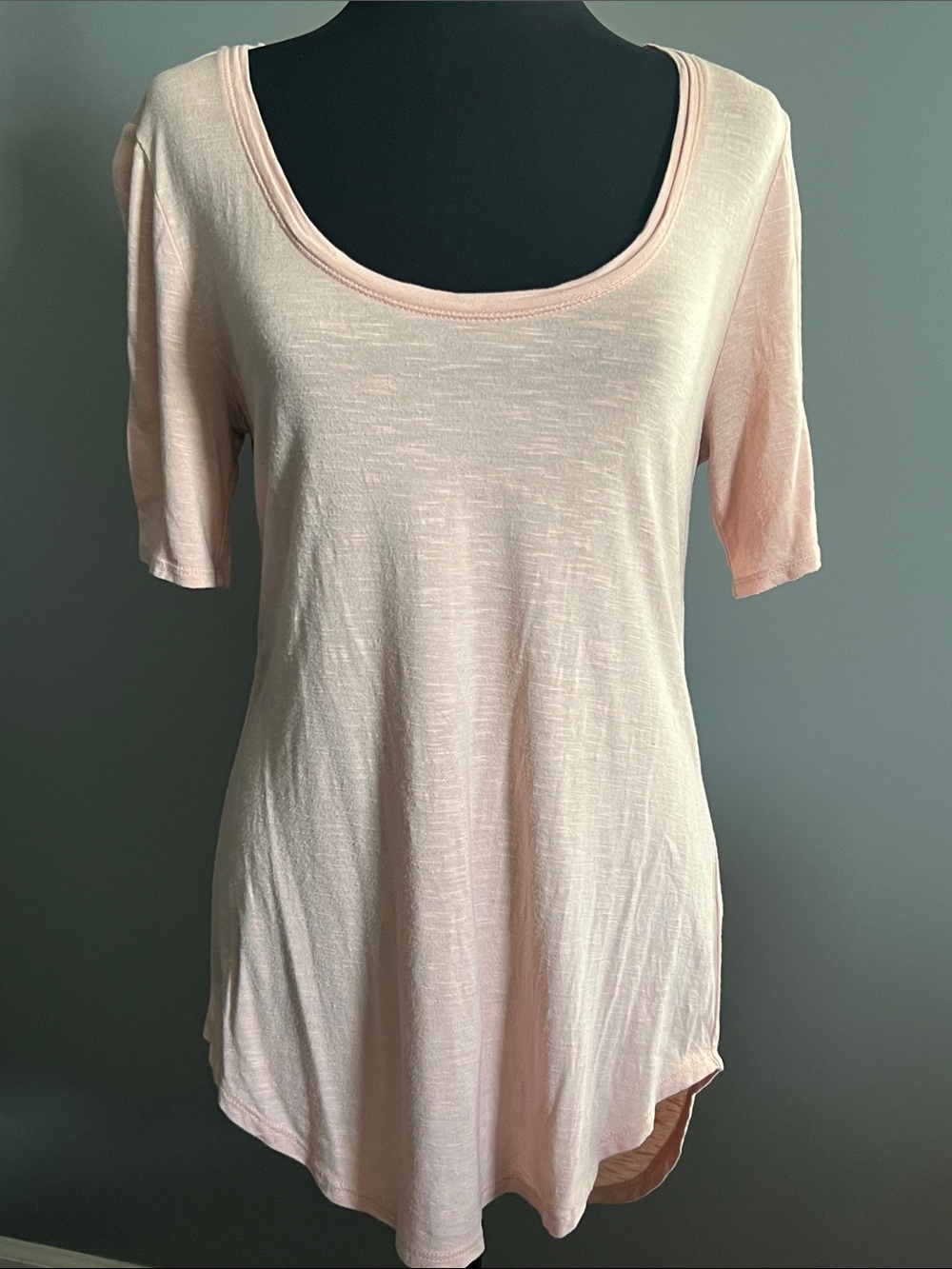 24/7 Maurice’s Soft Peach-Pink Scoop Neck Women's Tee SZ S